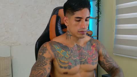 Snapshot of chris_reilly chatting on 02.16.25 chris reilly online show from 02.16.25