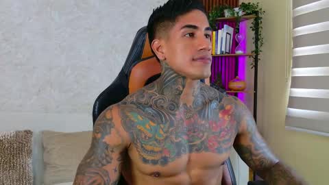 Snapshot of chris_reilly chatting on 10.04.25 chris reilly online show from 10.04.25