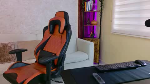 Snapshot of chris_reilly chatting on 11.21.25 chris reilly online show from 11.21.25