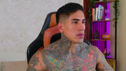 Snapshot of chris_reilly chatting on 11.23.25 chris reilly online show from 11.23.25