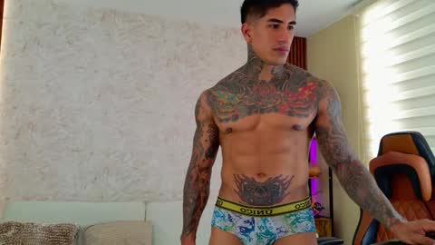 Snapshot of chris_reilly chatting on 12.05.25 chris reilly online show from 12.05.25