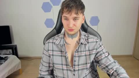 Snapshot of chris_tyson chatting on 12.25.24 Chris Tyson online show from 12.25.24