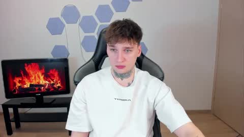 Snapshot of chris_tyson chatting on 01.04.25 Chris Tyson online show from 01.04.25