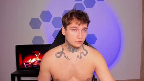 Snapshot of chris_tyson chatting on 10.01.25 Chris Tyson online show from 10.01.25