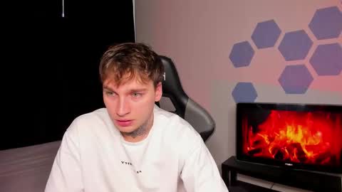 Snapshot of chris_tyson chatting on 10.04.25 Chris Tyson online show from 10.04.25