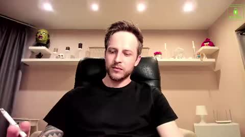 Snapshot of chriscarrey chatting on 06.10.26 Chris online show from 06.10.26