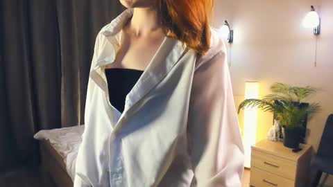 Snapshot of chrisme_please chatting on 09.11.25 Lizz online show from 09.11.25