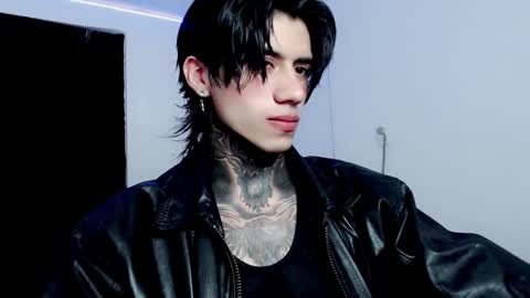 Snapshot of chriss_opp chatting on 02.13.25 CHRIS INDEPENT MODEL online show from 02.13.25