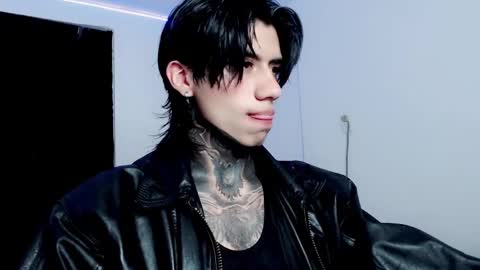 Snapshot of chriss_opp chatting on 02.13.25 CHRIS INDEPENT MODEL online show from 02.13.25