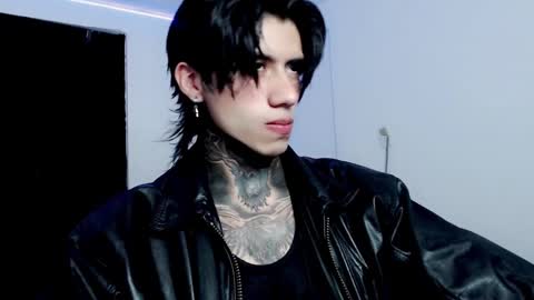 Snapshot of chriss_opp chatting on 02.18.25 CHRIS INDEPENT MODEL online show from 02.18.25