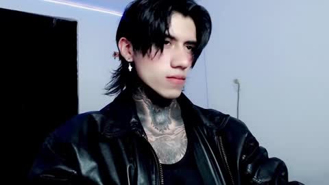 Snapshot of chriss_opp chatting on 02.23.25 CHRIS INDEPENT MODEL online show from 02.23.25