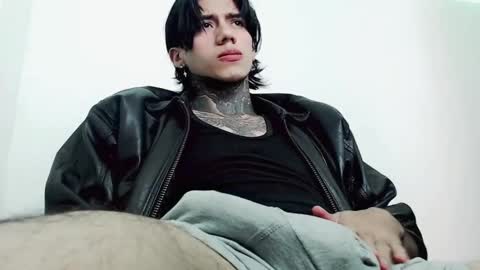 Snapshot of chriss_opp chatting on 03.03.25 CHRIS INDEPENT MODEL online show from 03.03.25