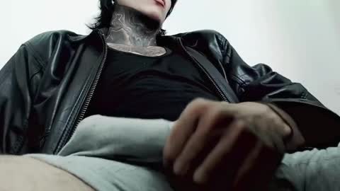 Snapshot of chriss_opp chatting on 03.10.25 CHRIS INDEPENT MODEL online show from 03.10.25