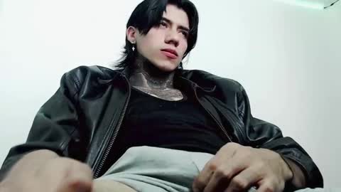 Snapshot of chriss_opp chatting on 03.10.25 CHRIS INDEPENT MODEL online show from 03.10.25