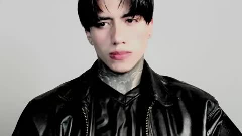 Snapshot of chriss_opp chatting on 10.28.25 CHRIS INDEPENT MODEL online show from 10.28.25