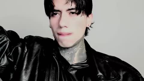 Snapshot of chriss_opp chatting on 11.18.25 CHRIS INDEPENT MODEL online show from 11.18.25