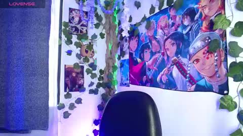 Snapshot of chriss_wg_ chatting on 12.19.24 Christian Wang online show from 12.19.24