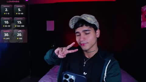 Snapshot of chriss_wg_ chatting on 09.30.25 Christian Wang online show from 09.30.25