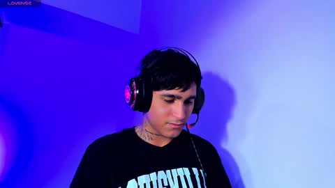 Snapshot of chriss_wg_ chatting on 12.13.25 Christian Wang online show from 12.13.25