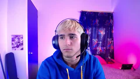 Snapshot of chriss_wg_ chatting on 03.04.26 Christian Wang online show from 03.04.26