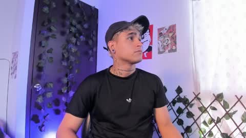 Snapshot of chriss_wg_ chatting on 03.31.26 Christian Wang online show from 03.31.26