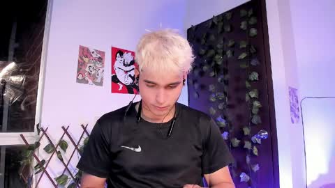 Snapshot of chriss_wg_ chatting on 04.04.26 Christian Wang online show from 04.04.26