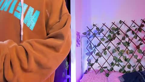 Snapshot of chriss_wg_ chatting on 04.05.26 Christian Wang online show from 04.05.26