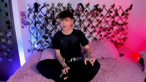 Snapshot of chriss_wg_ chatting on 04.07.26 Christian Wang online show from 04.07.26