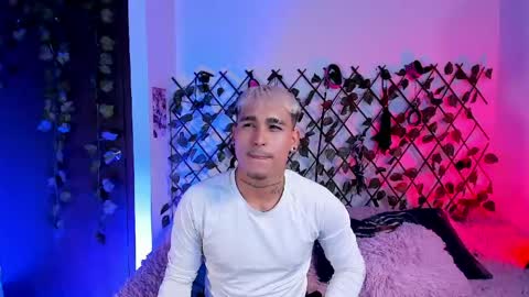 Snapshot of chriss_wg_ chatting on 04.12.26 Christian Wang online show from 04.12.26