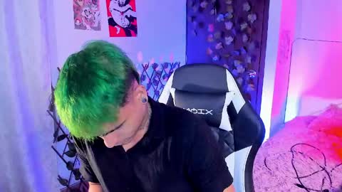 Snapshot of chriss_wg_ chatting on 04.16.26 Christian Wang online show from 04.16.26