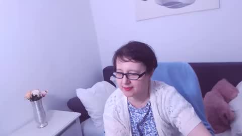 Snapshot of christarose chatting on 01.10.25 Christa online show from 01.10.25