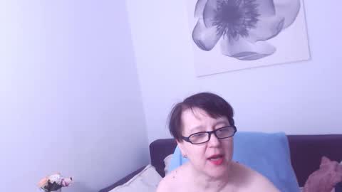 Snapshot of christarose chatting on 01.10.25 Christa online show from 01.10.25