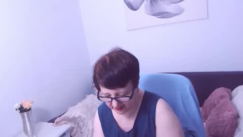 Snapshot of christarose chatting on 09.12.25 Christa online show from 09.12.25