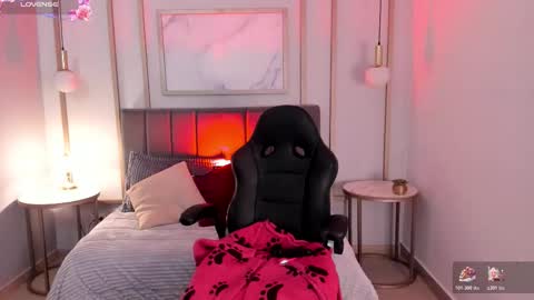 Snapshot of christina_johns chatting on 12.22.25 Hi Im Christina. . Dont forget to follow me to have me close to you online show from 12.22.25