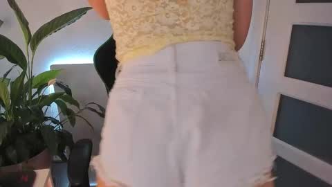 Snapshot of christine_cardo chatting on 11.03.25 Christine Cardo online show from 11.03.25