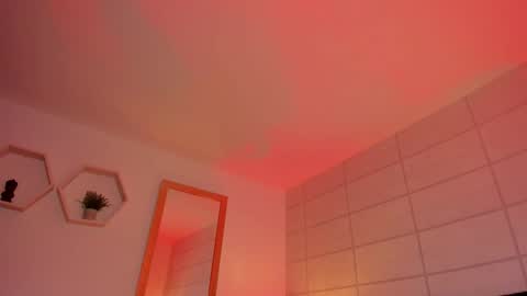 Christine  online show from 12.04.25