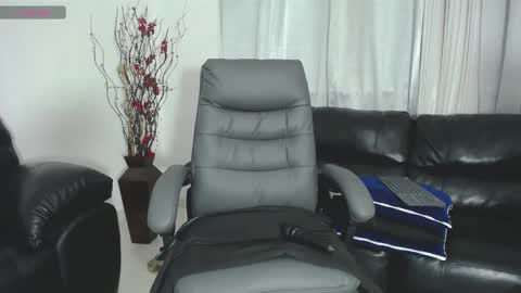 Snapshot of christtydiaz chatting on 10.30.25 Christy Diaz online show from 10.30.25