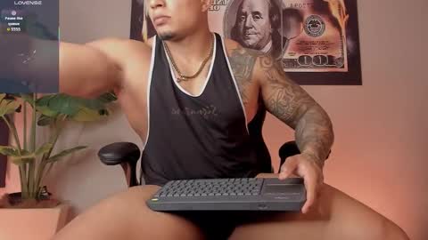 Snapshot of chrizmacgregor chatting on 11.24.25 chrizmacgregor online show from 11.24.25