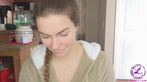 Snapshot of chroniclove chatting on 12.06.24 Marley online show from 12.06.24