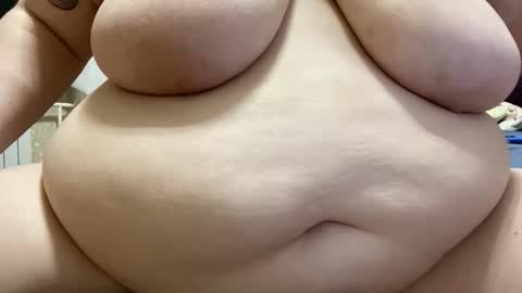 Snapshot of chubby__katie_ chatting on 11.25.25 Kat online show from 11.25.25