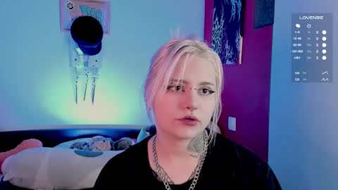 Snapshot of cigaretteduringsex chatting on 10.17.25 Helen and Teya online show from 10.17.25