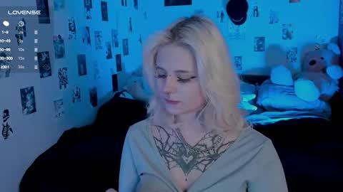 Snapshot of cigaretteduringsex chatting on 11.13.25 Helen and Teya online show from 11.13.25