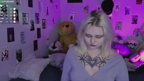 Snapshot of cigaretteduringsex chatting on 11.20.25 Helen and Teya online show from 11.20.25