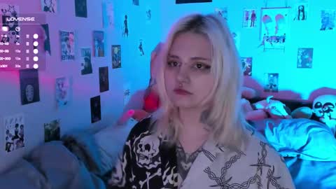 Snapshot of cigaretteduringsex chatting on 11.23.25 Helen and Teya online show from 11.23.25