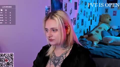 Snapshot of cigaretteduringsex chatting on 12.16.25 Helen and Teya online show from 12.16.25