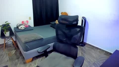 Snapshot of cinamon_kingdom chatting on 02.02.26 Luna and Sebas online show from 02.02.26