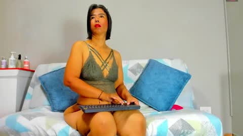 Snapshot of cinderella_jackson chatting on 04.16.26 Cinderela Jackson online show from 04.16.26