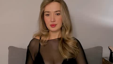 Snapshot of cindyprettywomen chatting on 10.21.25 cindyprettywomen online show from 10.21.25