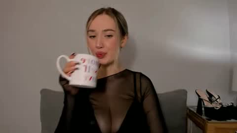 Snapshot of cindyprettywomen chatting on 10.23.25 cindyprettywomen online show from 10.23.25