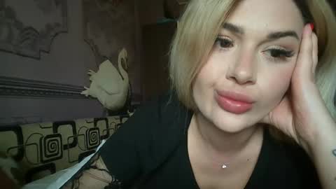 GreenKarina online show from 04.23.26